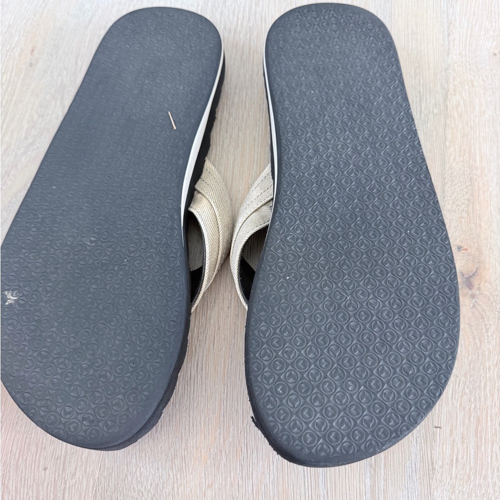 Kustom Beige and Black Flip Flops Sandals Hummer III Thongs size 9 - Picture 5 of 5